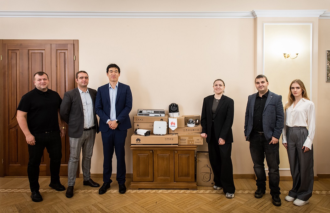 «Хуавей Україна» подарувала нове мережеве обладнання НАУ